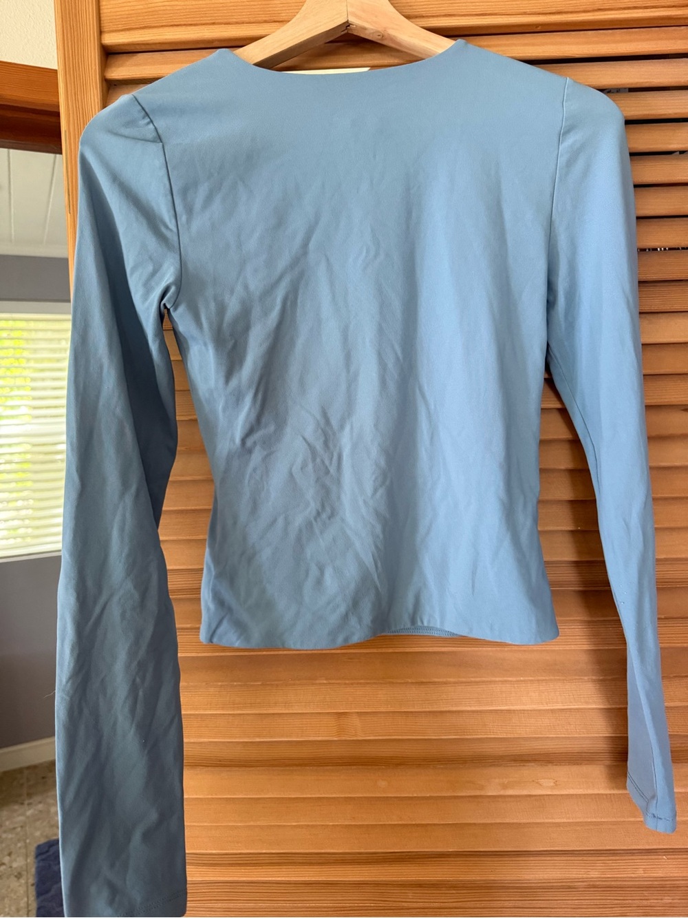 Aritzia Contour Long sleeve crewneck, size M, colour blue - Picture 4 of 4